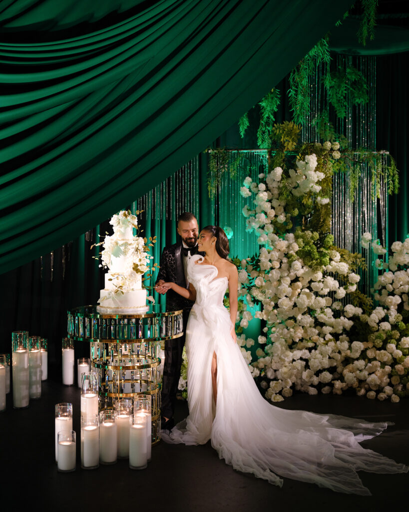 GLAMOROUS GREEN - CLASS EVENT RENTALS
