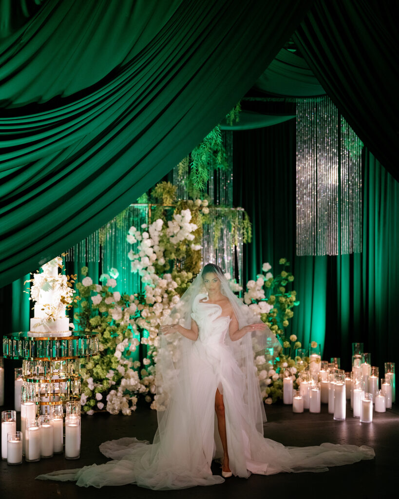 GLAMOROUS GREEN - CLASS EVENT RENTALS